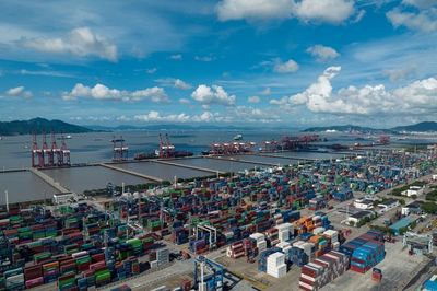 从滩涂起步到数字前沿 宁波港四十年外贸万亿蜕变与电商新篇